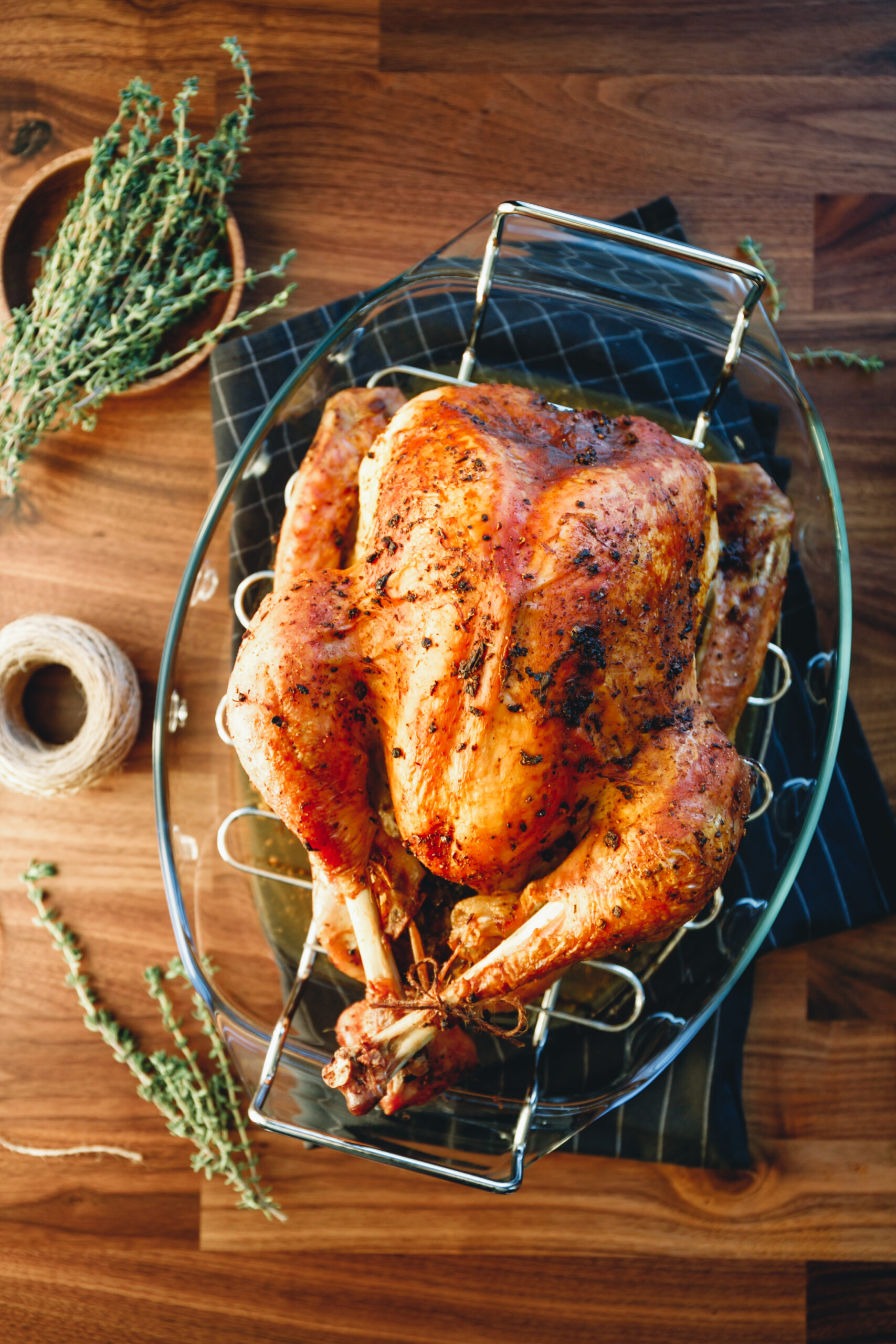 roasted-whole-turkey-on-a-table-with-persimmon-blue-grape-and-lemon